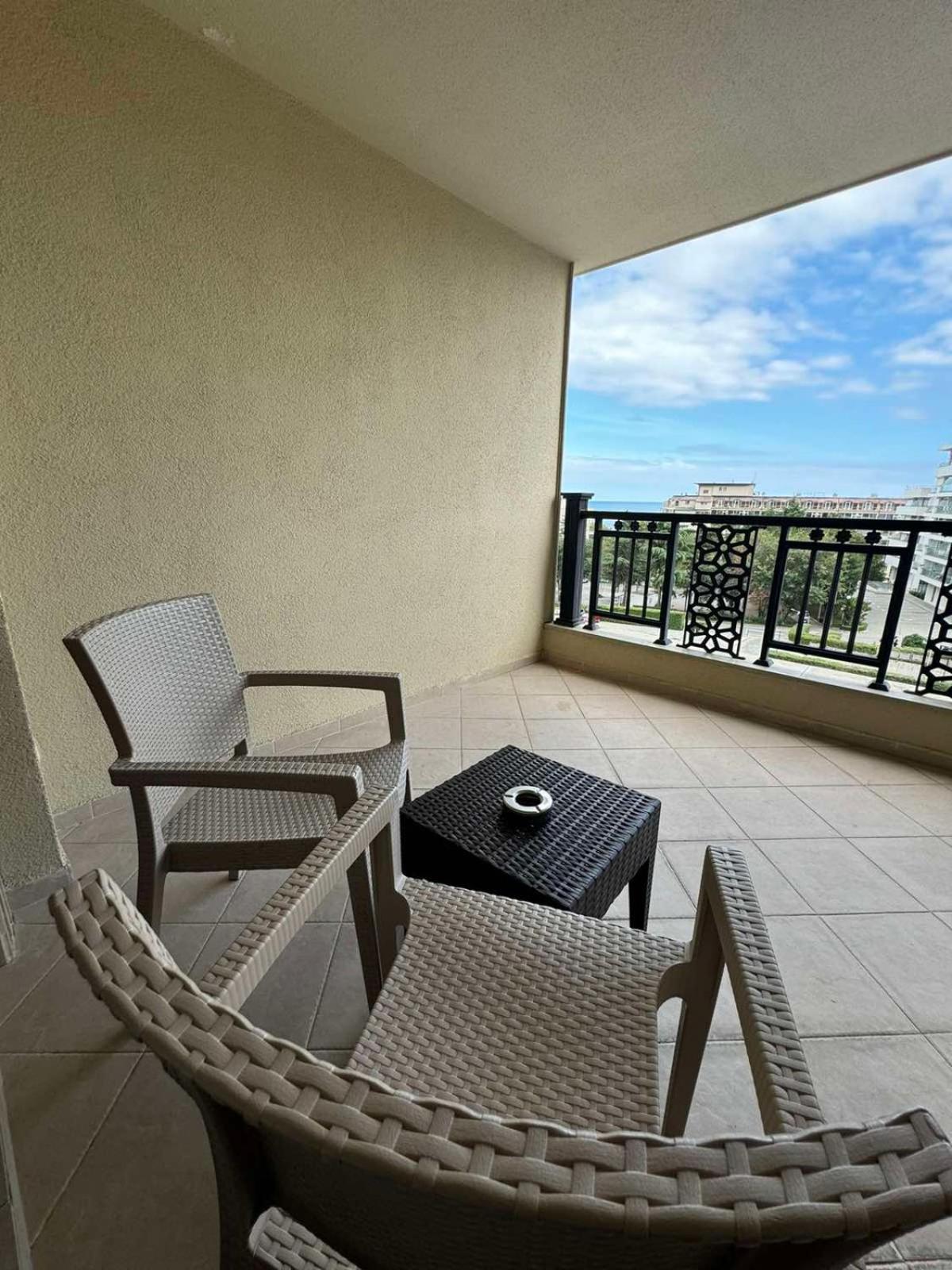 Apartments pool view in Golden Sands