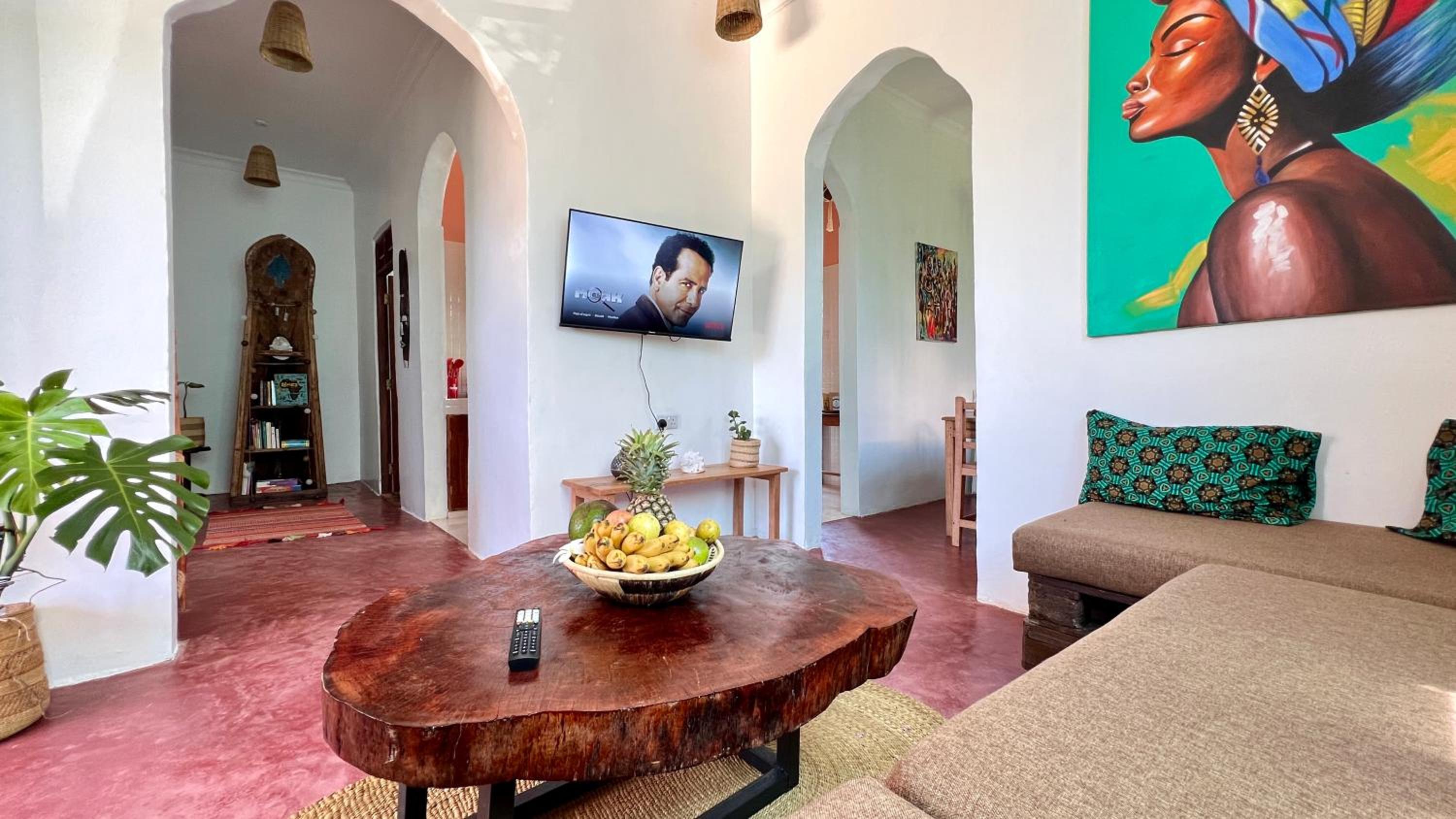 Secluded House with Outdoor Cinema - 4 min Walk to the Beach view 5