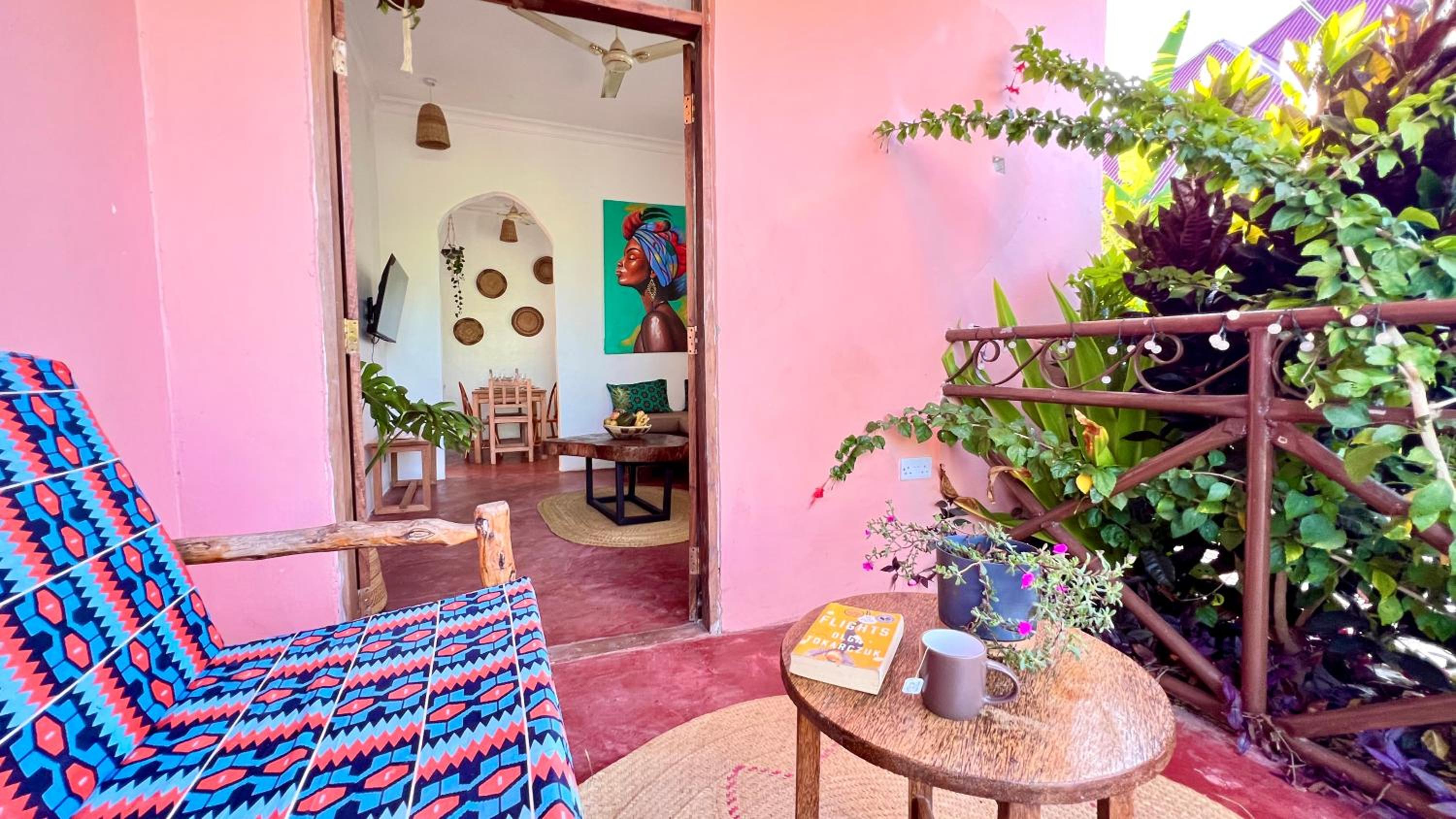 Secluded House with Outdoor Cinema - 4 min Walk to the Beach view 4