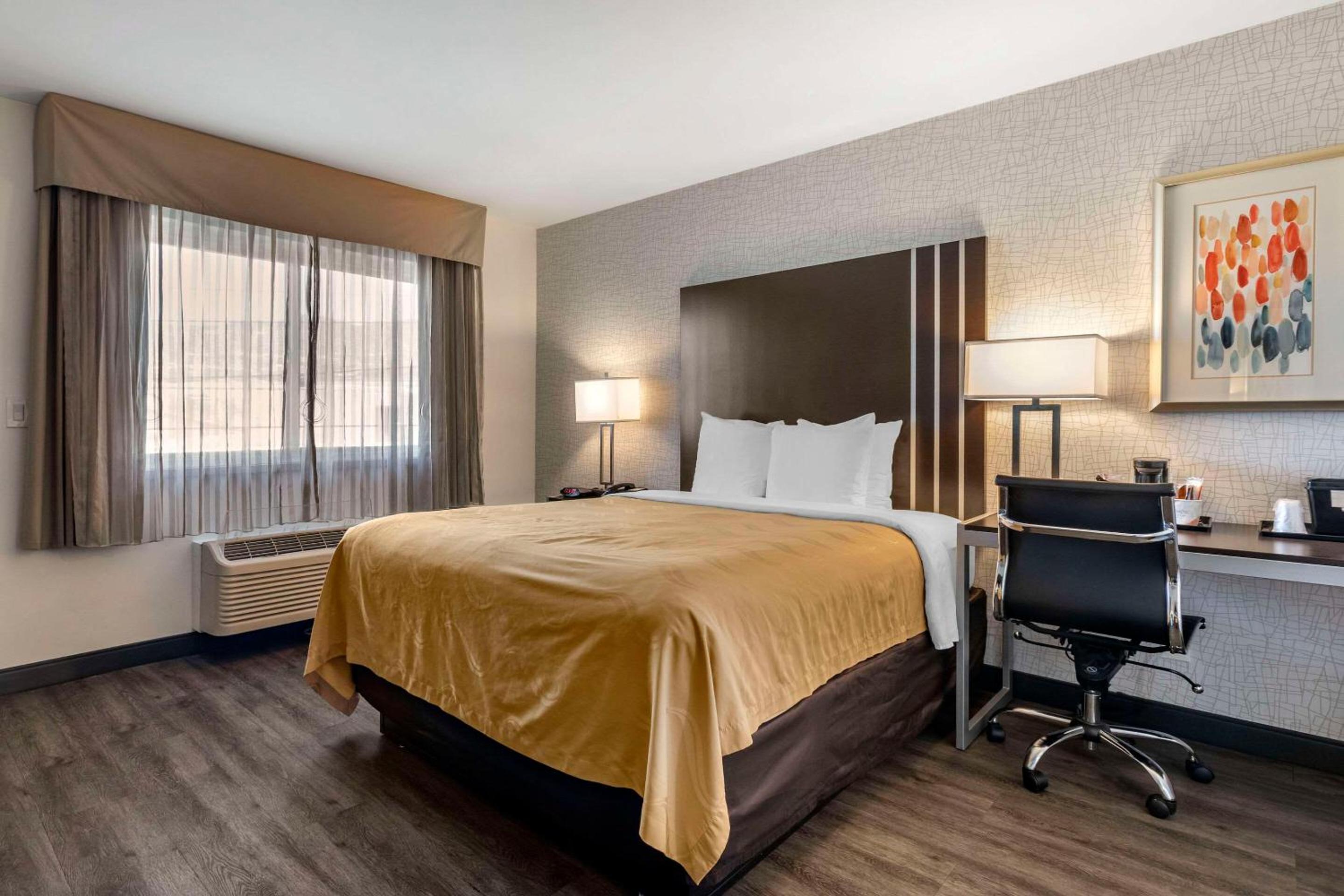Burbank Vacations - Quality Inn Burbank Airport - Property Image 6