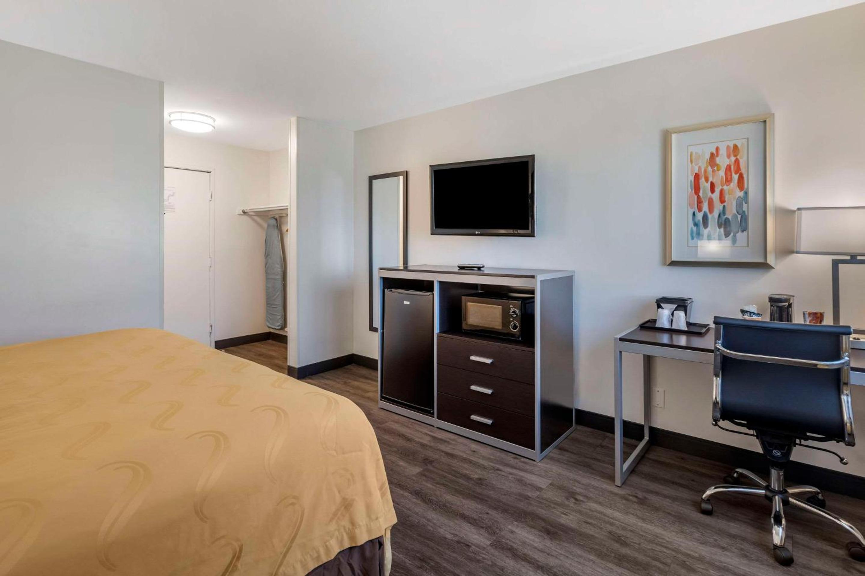 Burbank Vacations - Quality Inn Burbank Airport - Property Image 10