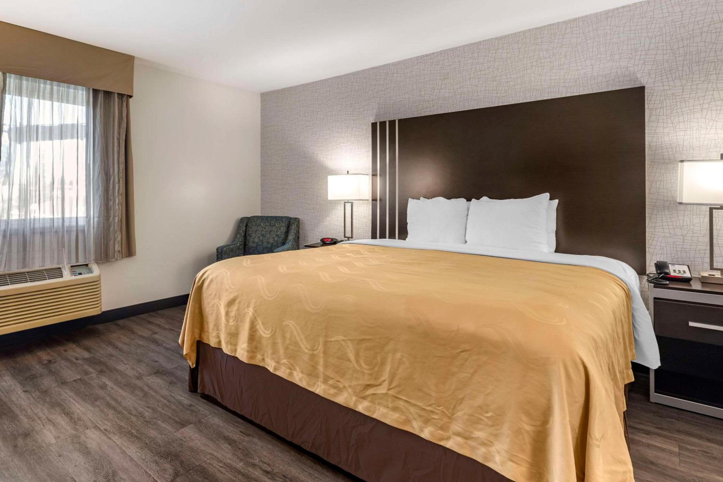 Burbank Vacations - Quality Inn Burbank Airport - Property Image 9