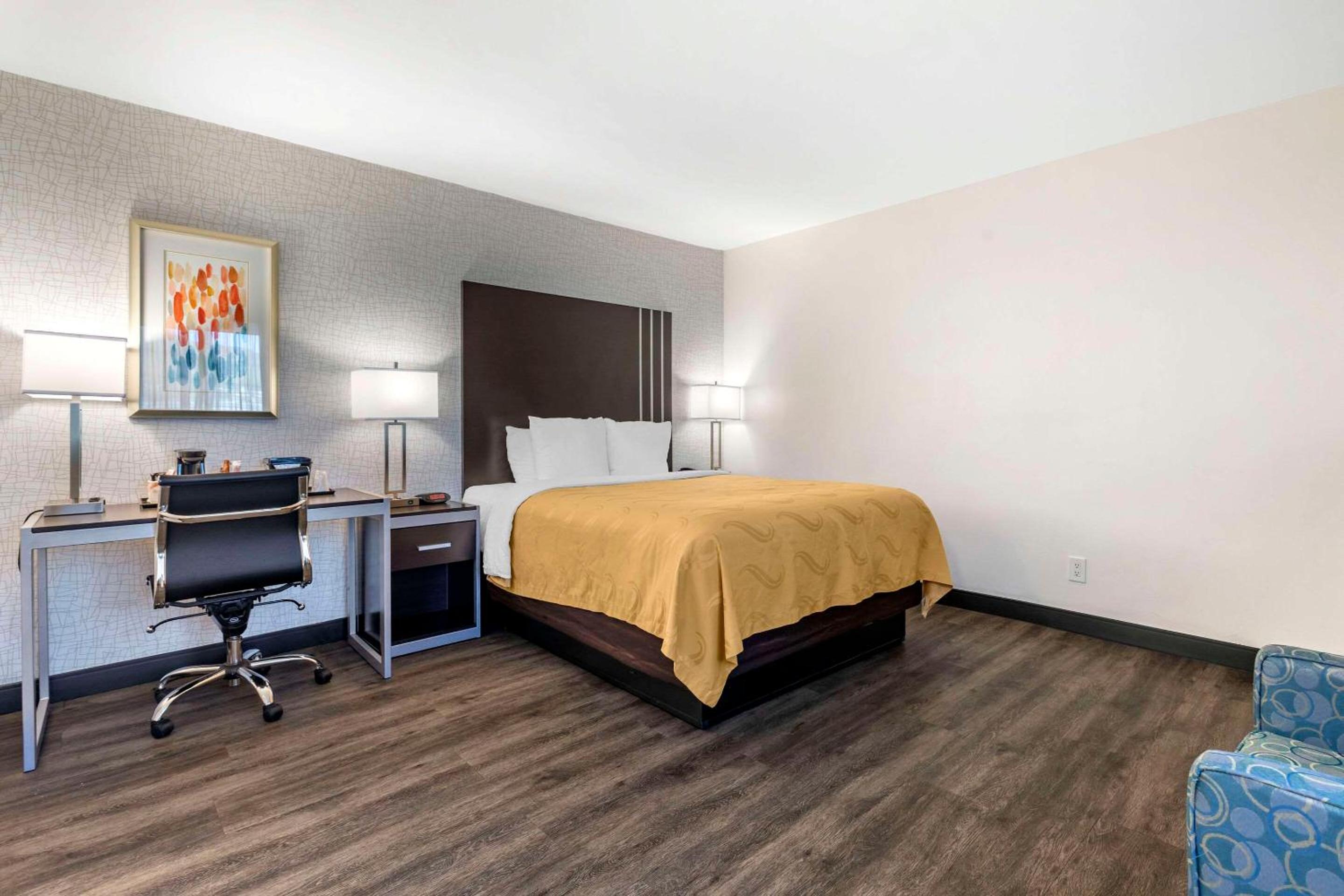 Burbank Vacations - Quality Inn Burbank Airport - Property Image 12