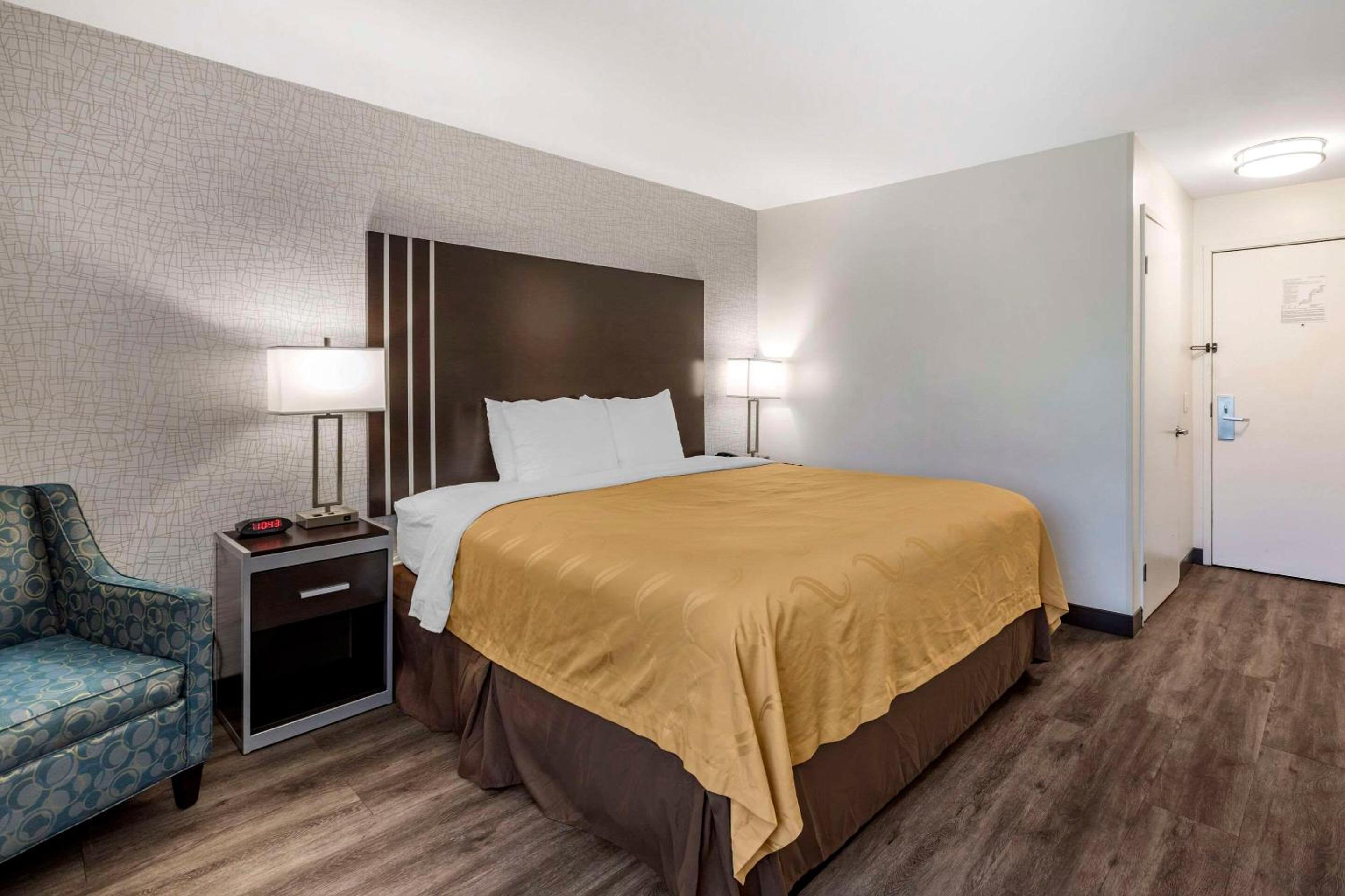 Burbank Vacations - Quality Inn Burbank Airport - Property Image 11
