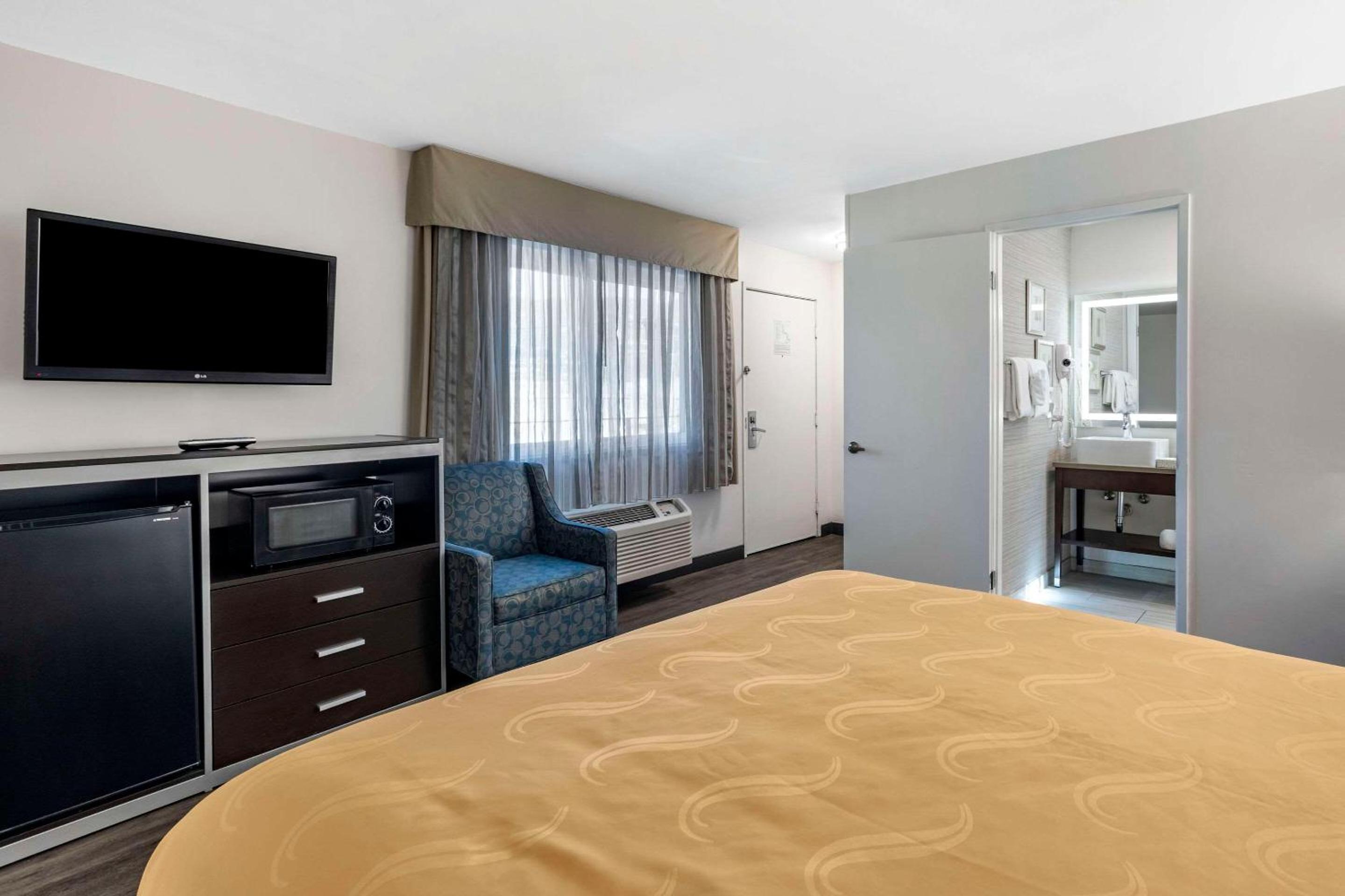 Burbank Vacations - Quality Inn Burbank Airport - Property Image 14