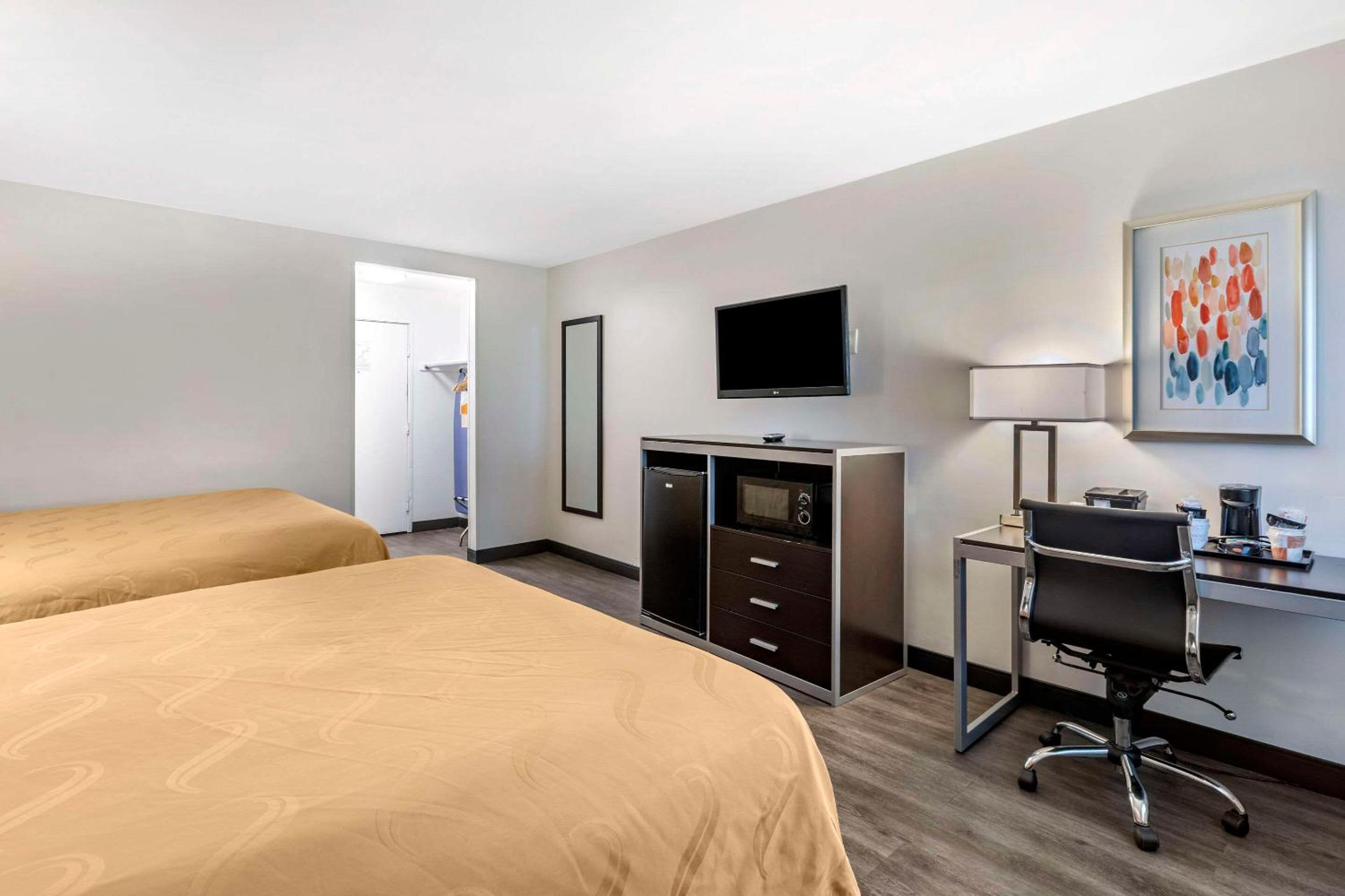 Burbank Vacations - Quality Inn Burbank Airport - Property Image 16