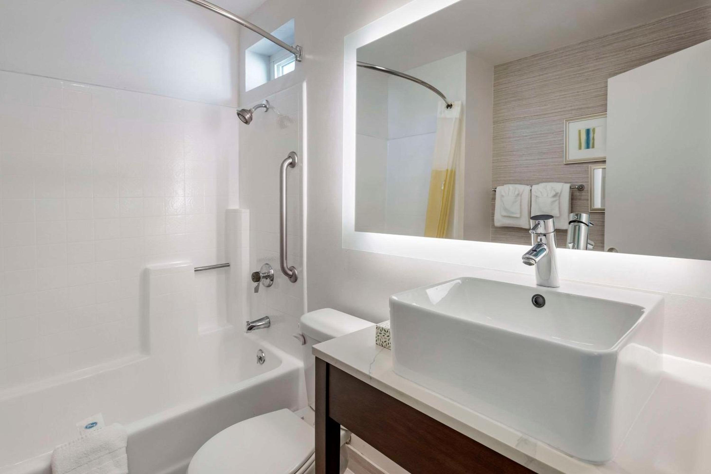 Burbank Vacations - Quality Inn Burbank Airport - Property Image 20
