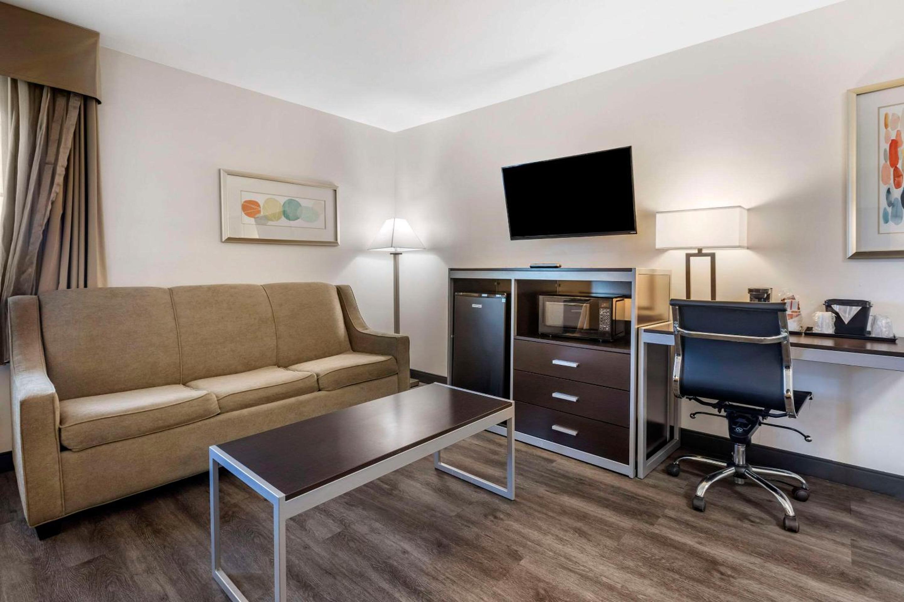 Burbank Vacations - Quality Inn Burbank Airport - Property Image 24