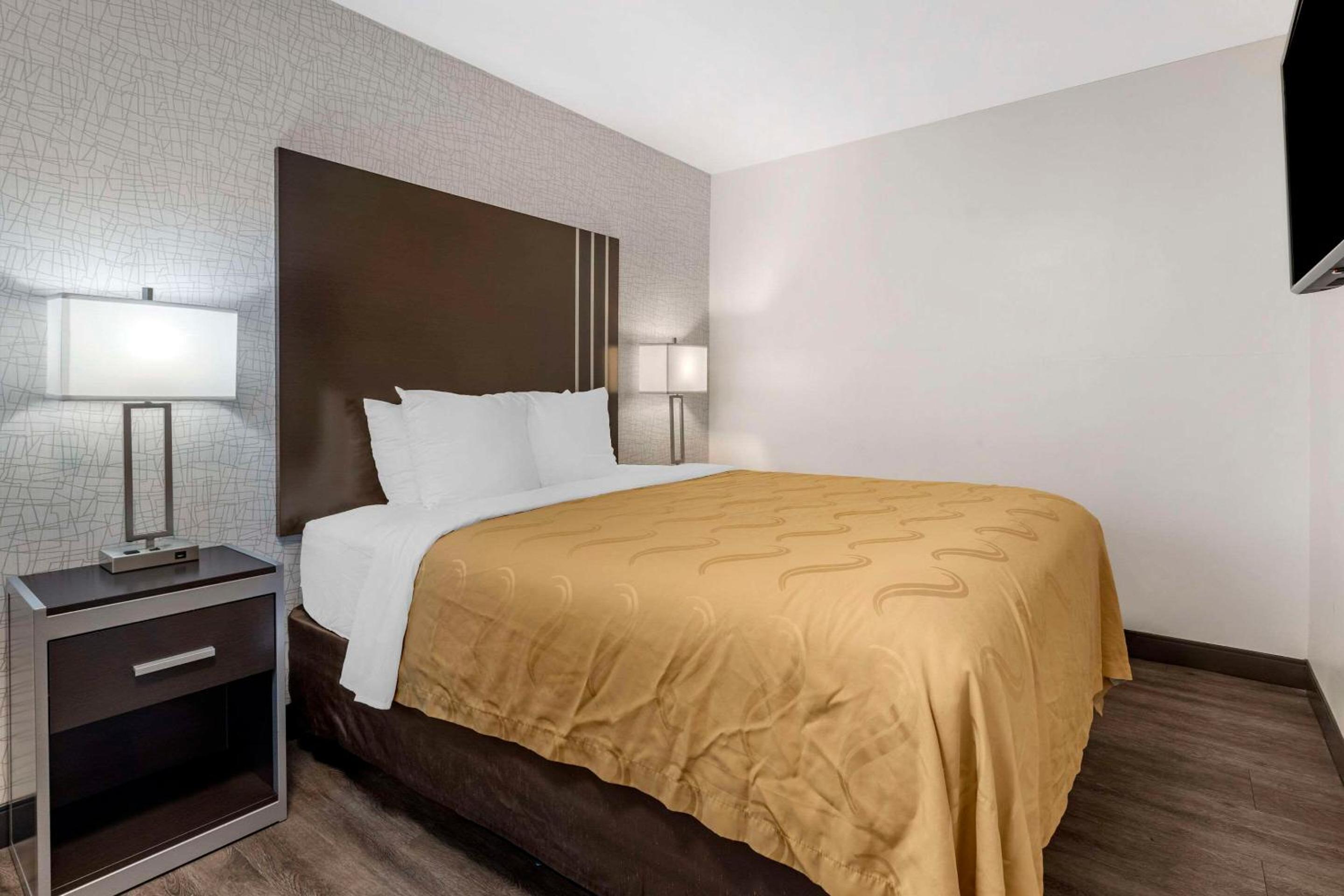 Burbank Vacations - Quality Inn Burbank Airport - Property Image 27