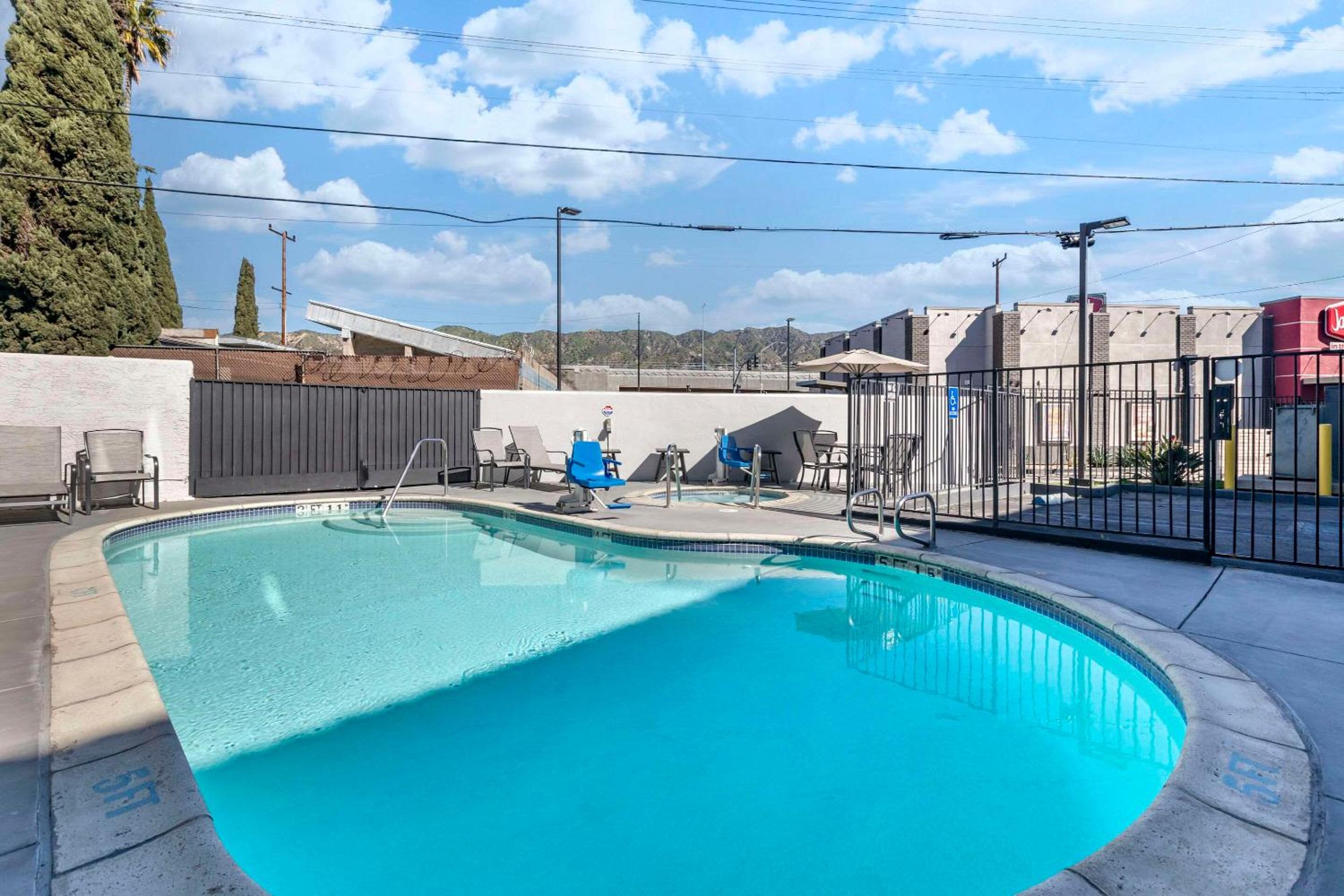Burbank Vacations - Quality Inn Burbank Airport - Property Image 31