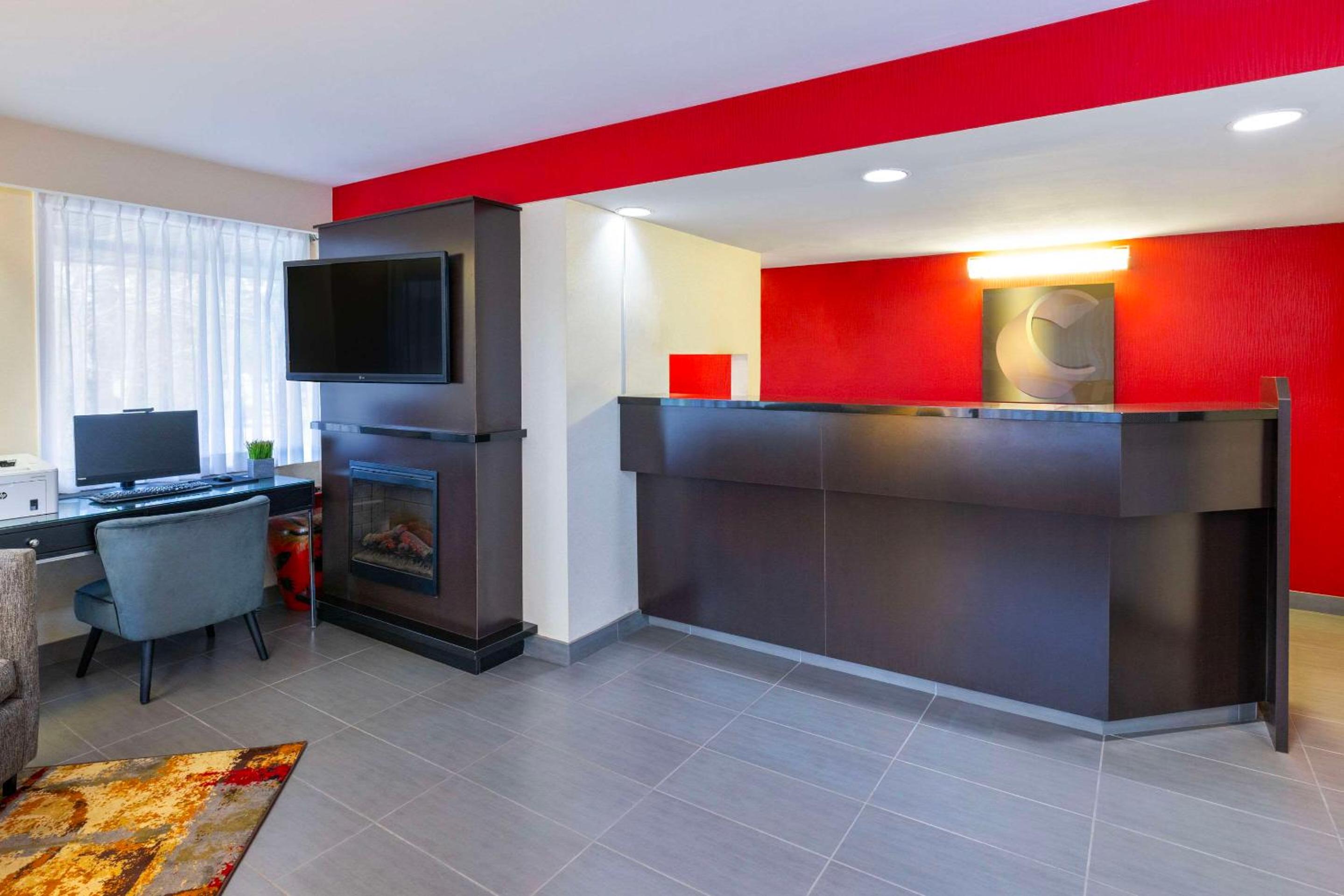 Comfort Inn East - Image 5