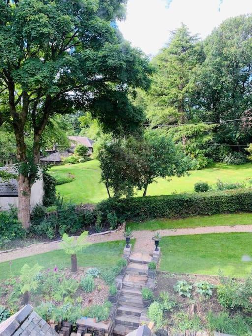Luxury Attic Studio, heart of Uppermill, Saddleworth