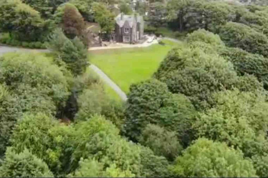 Luxury Attic Studio, heart of Uppermill, Saddleworth