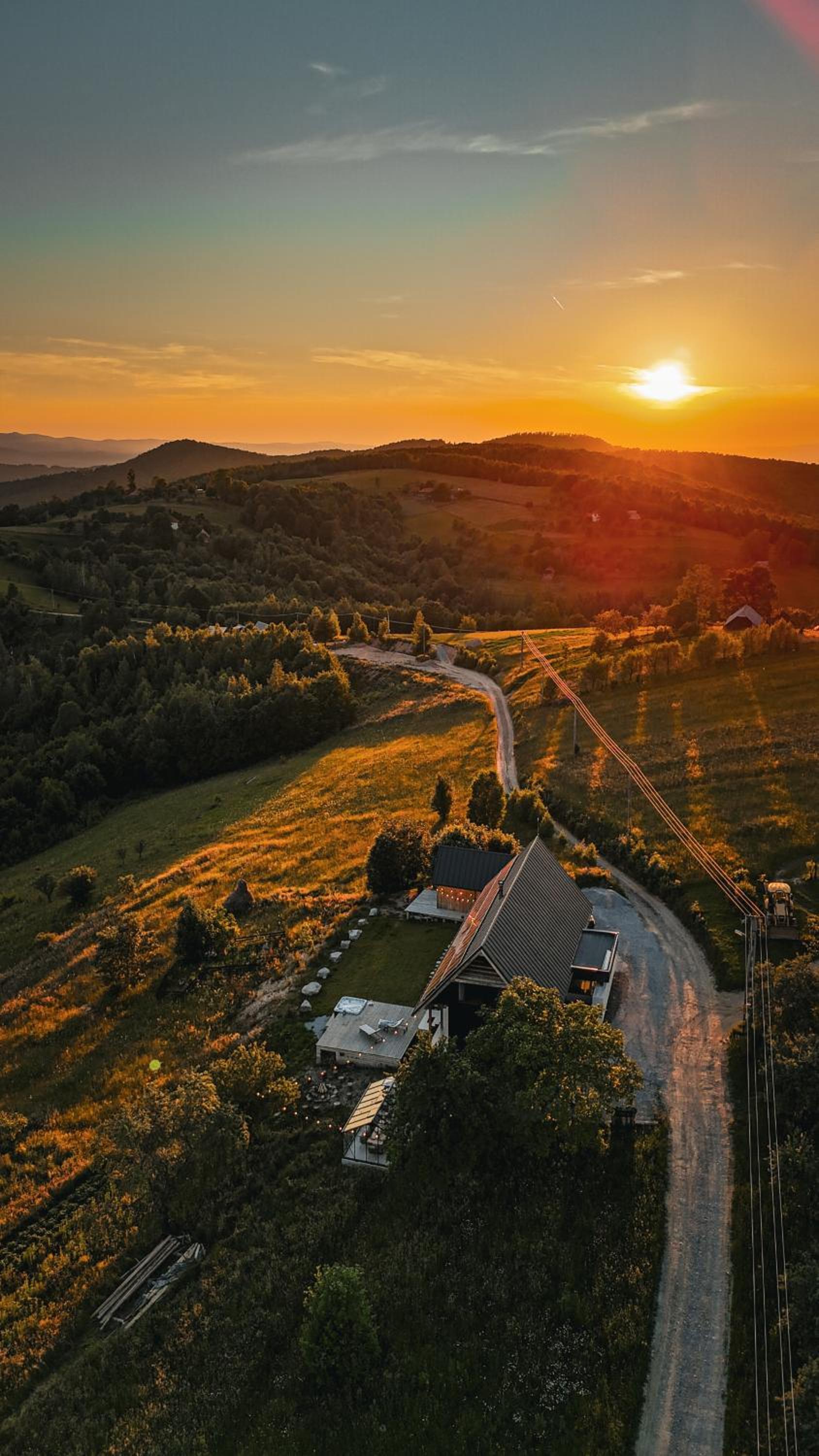 Hilltop Munteni