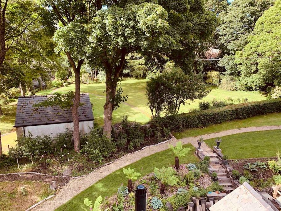 Luxury Attic Studio, heart of Uppermill, Saddleworth