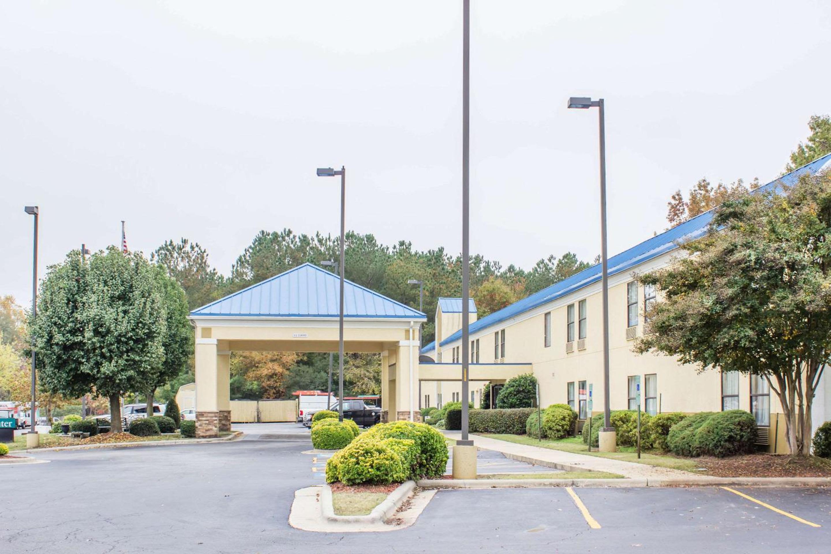 Americas Best Value Inn Raleigh view 2