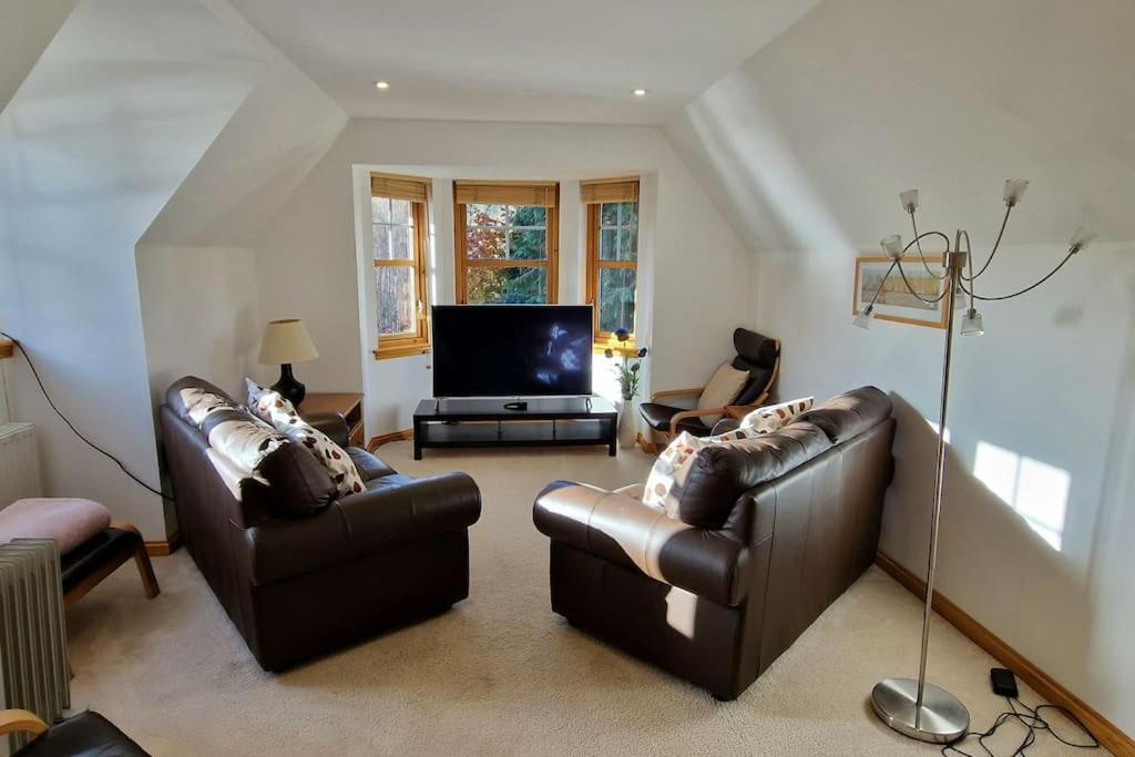 Spacious, welcoming home view 3