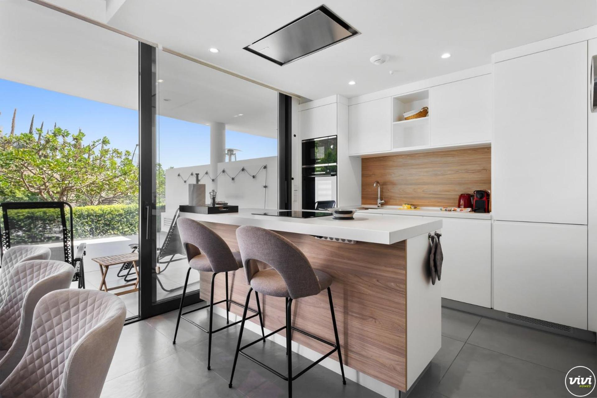ViVi Homes - Amore Luxury ,Garden, Pool & Sauna