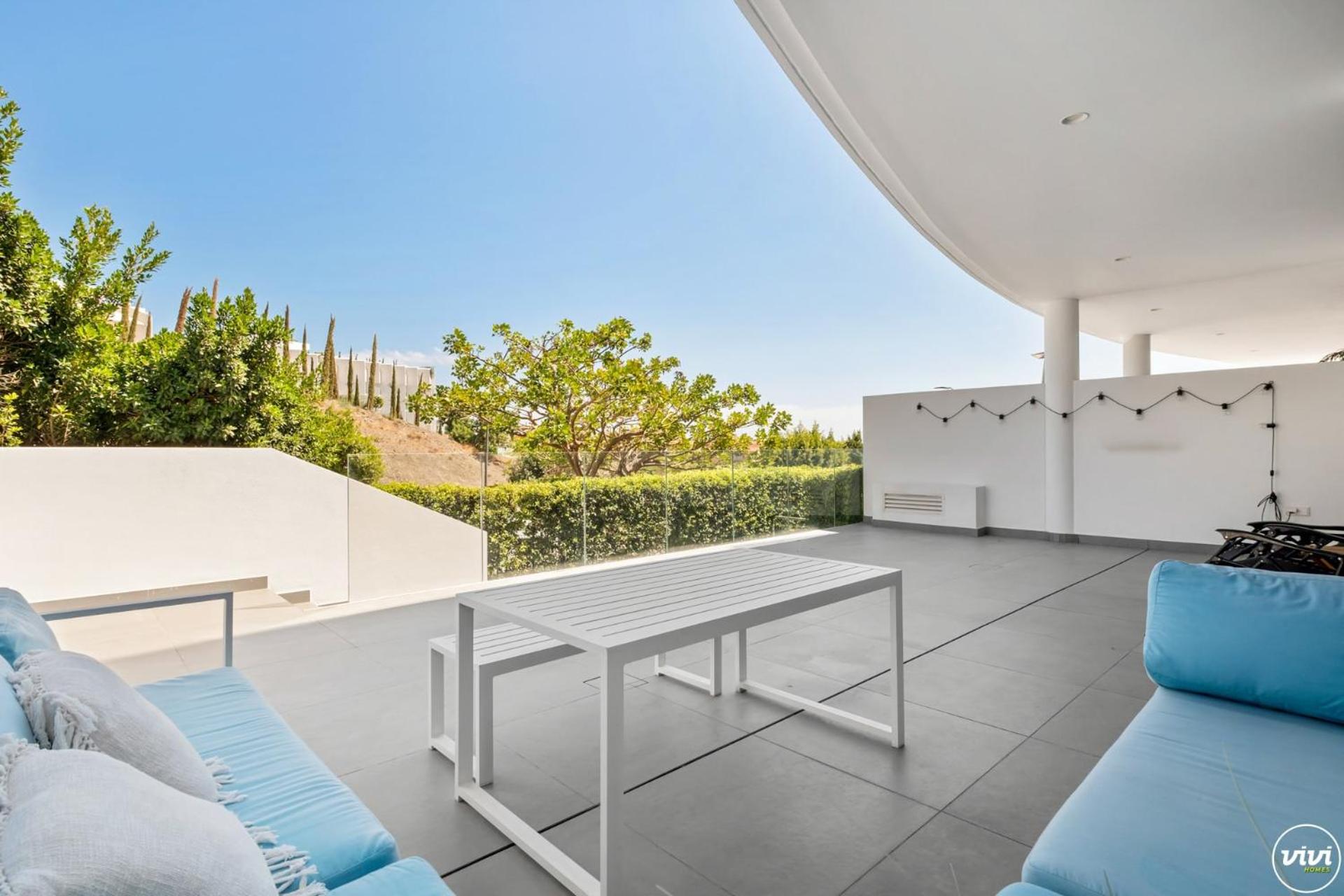 ViVi Homes - Amore Luxury ,Garden, Pool & Sauna