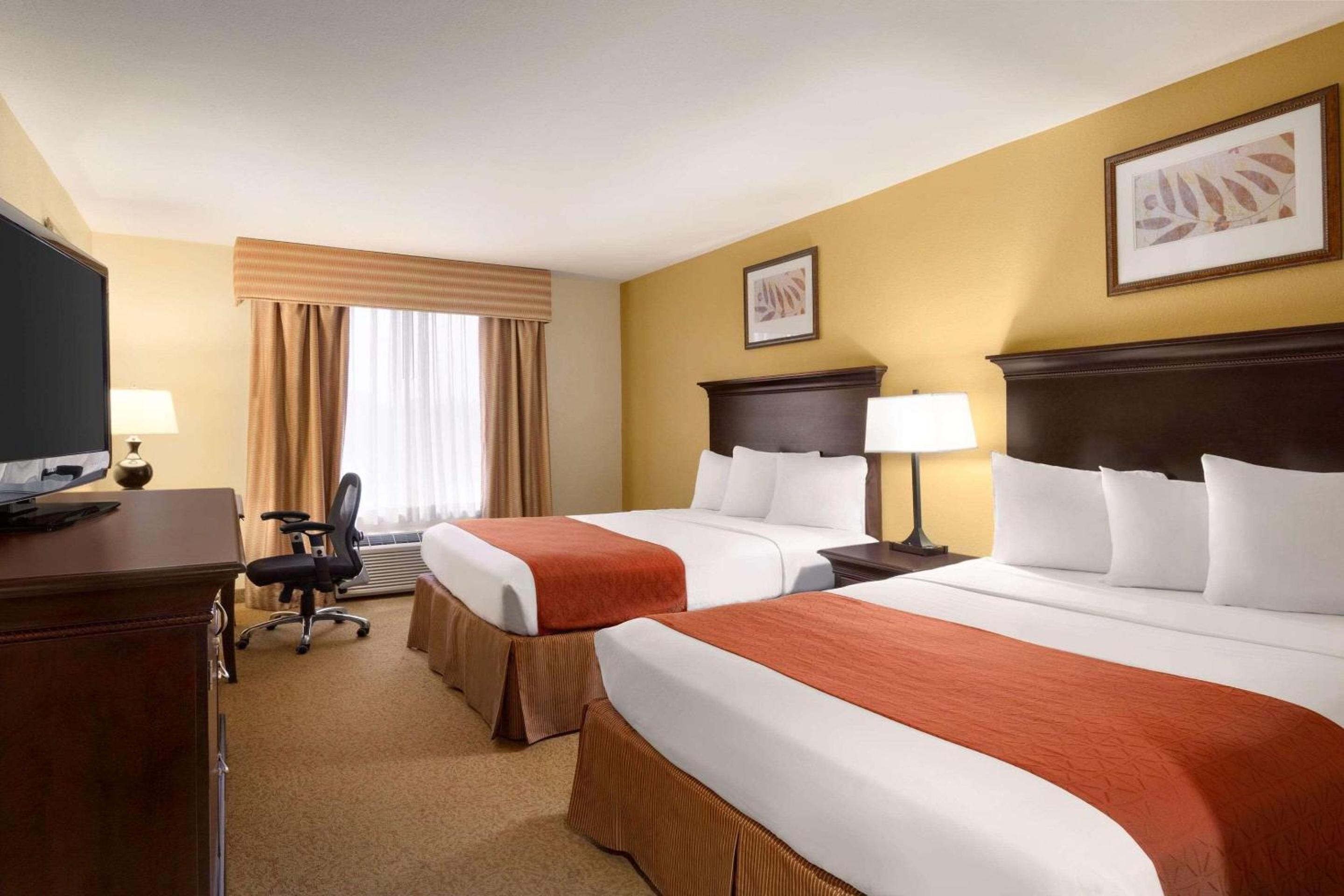 Ridgeland Vacations - Country Inn  Suites by Radisson, Savannah I-95 North, GA - Property Image 3