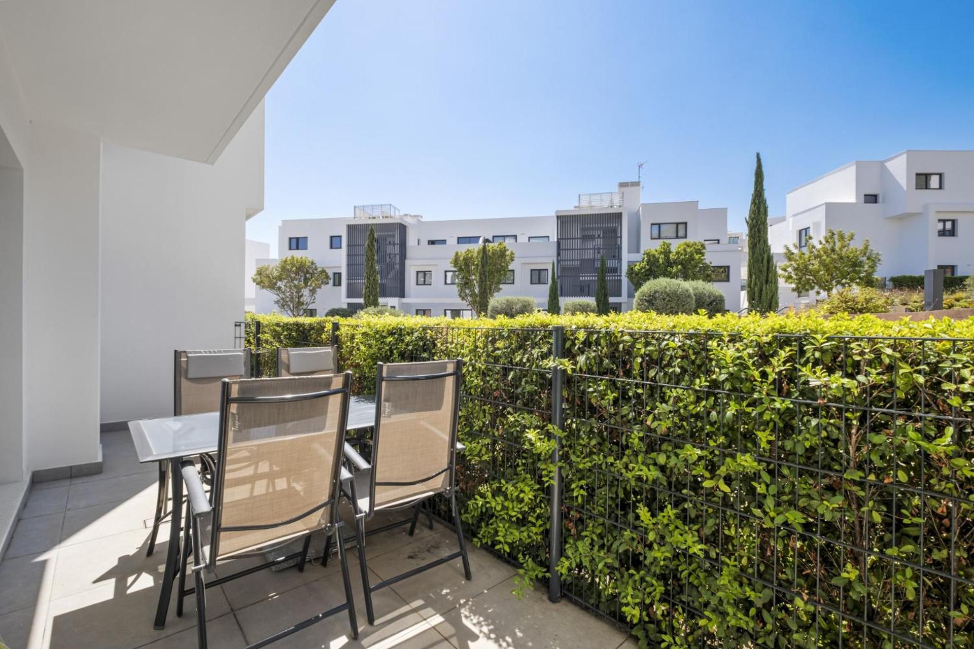 ViVi Homes - Amore Luxury ,Garden, Pool & Sauna