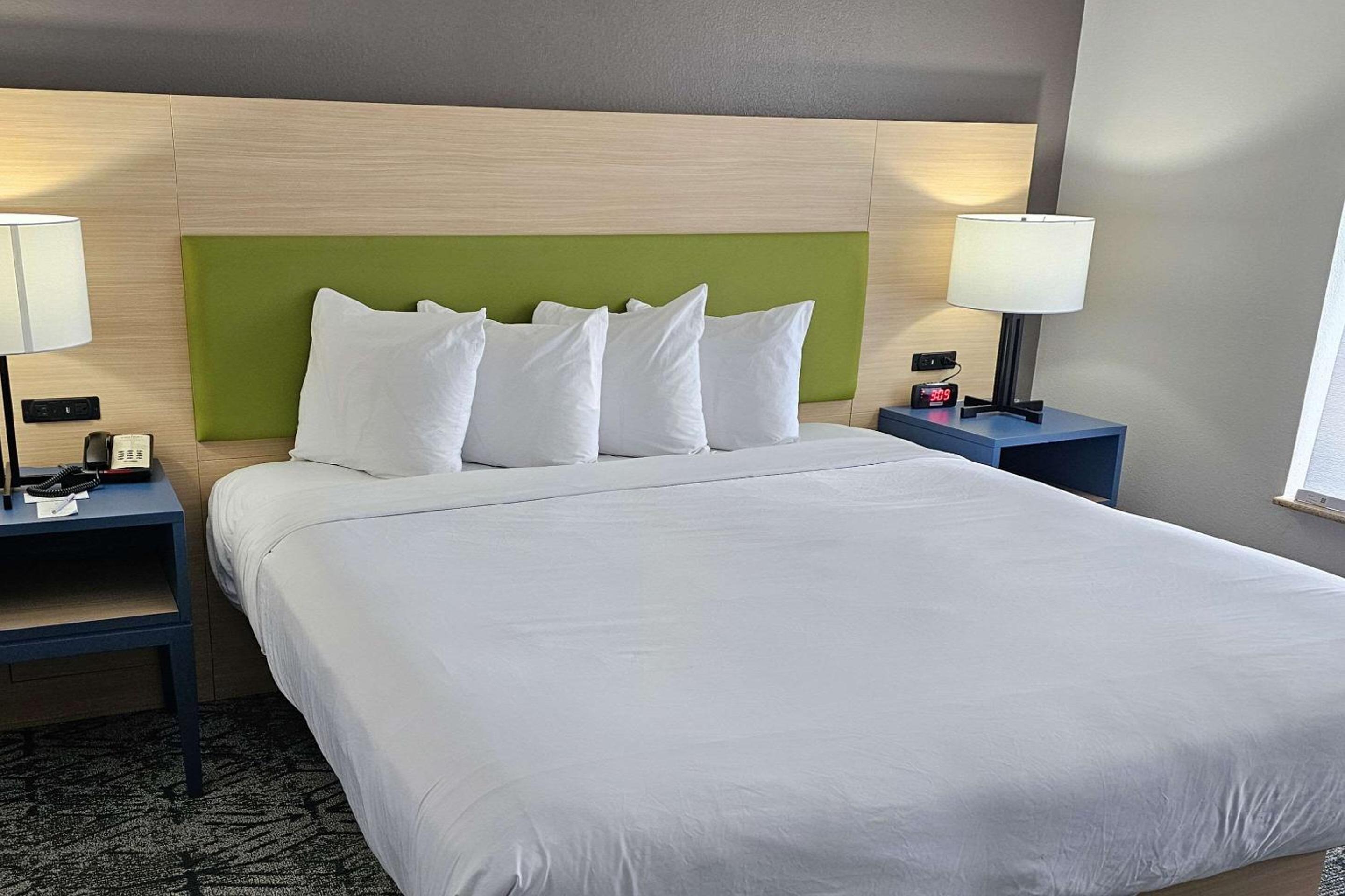Ridgeland Vacations - Country Inn  Suites by Radisson, Savannah I-95 North, GA - Property Image 5