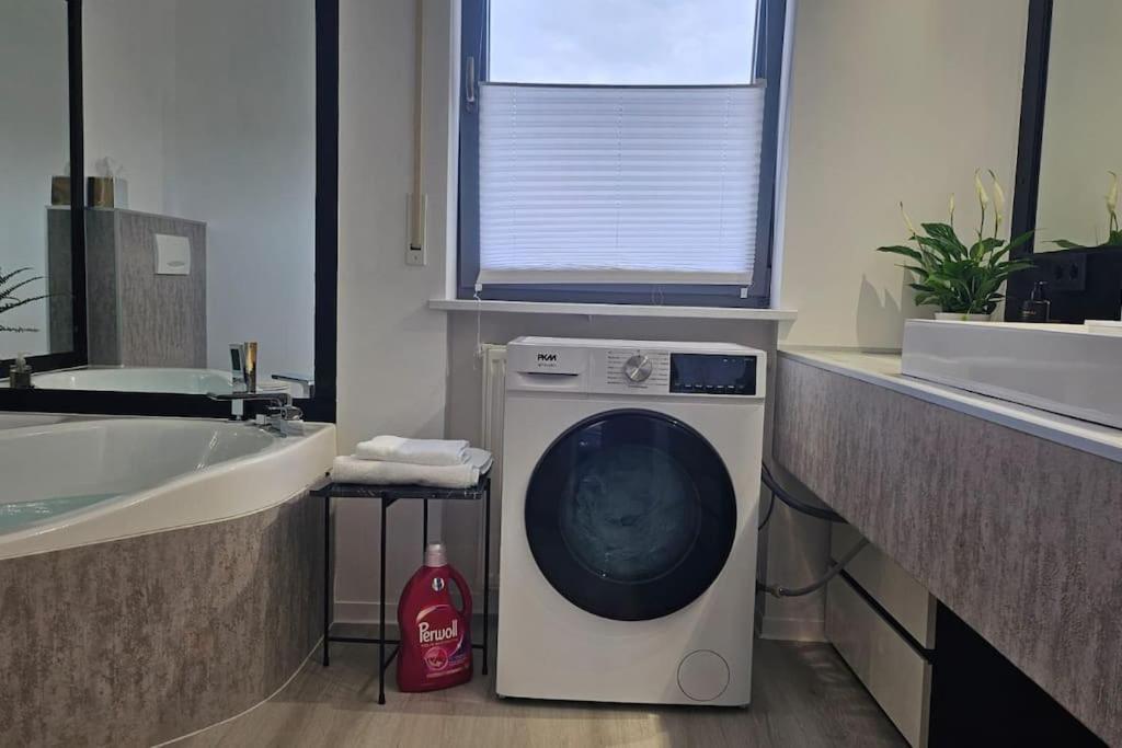 CASA8070 - Exklusive große Maisonette-Wohnung 91 qm für Familien, Gruppen, Geschäftsreisende, inklusive Parkplatz, WLAN, Kaffee und Tee, voll ausgestattet 