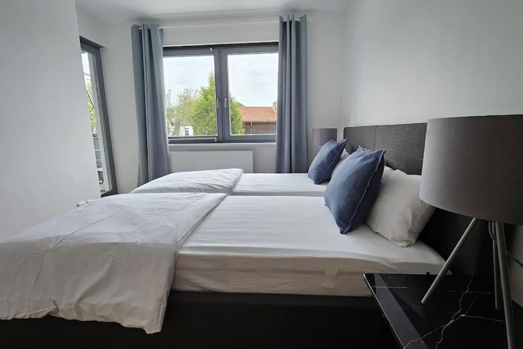 CASA8070 - Exklusive große Maisonette-Wohnung 91 qm für Familien, Gruppen, Geschäftsreisende, inklusive Parkplatz, WLAN, Kaffee und Tee, voll ausgestattet 