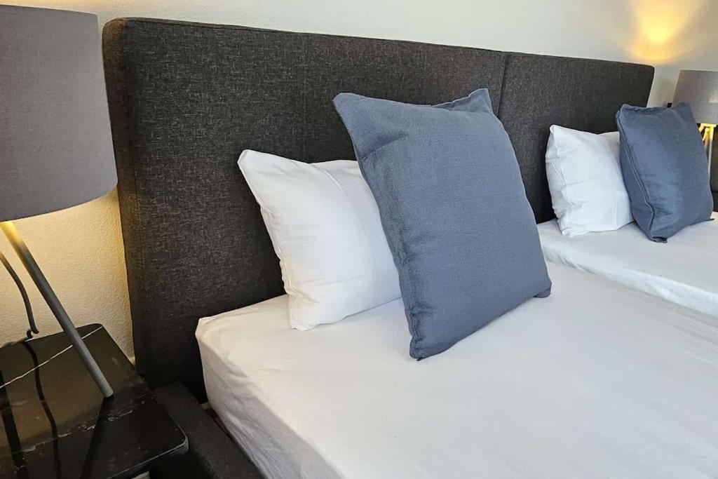 CASA8070 - Exklusive große Maisonette-Wohnung 91 qm für Familien, Gruppen, Geschäftsreisende, inklusive Parkplatz, WLAN, Kaffee und Tee, voll ausgestattet 