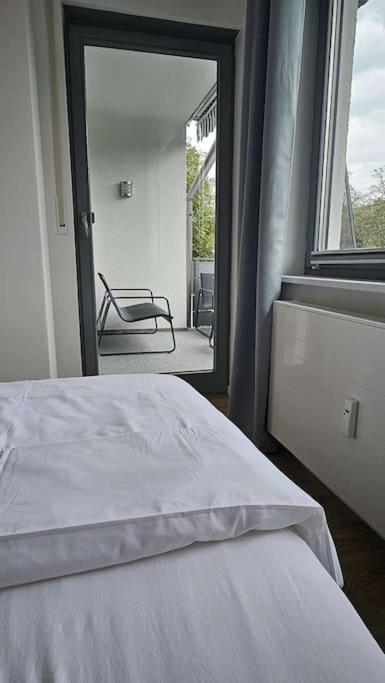 CASA8070 - Exklusive große Maisonette-Wohnung 91 qm für Familien, Gruppen, Geschäftsreisende, inklusive Parkplatz, WLAN, Kaffee und Tee, voll ausgestattet 