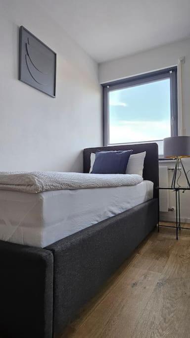 CASA8070 - Exklusive große Maisonette-Wohnung 91 qm für Familien, Gruppen, Geschäftsreisende, inklusive Parkplatz, WLAN, Kaffee und Tee, voll ausgestattet 