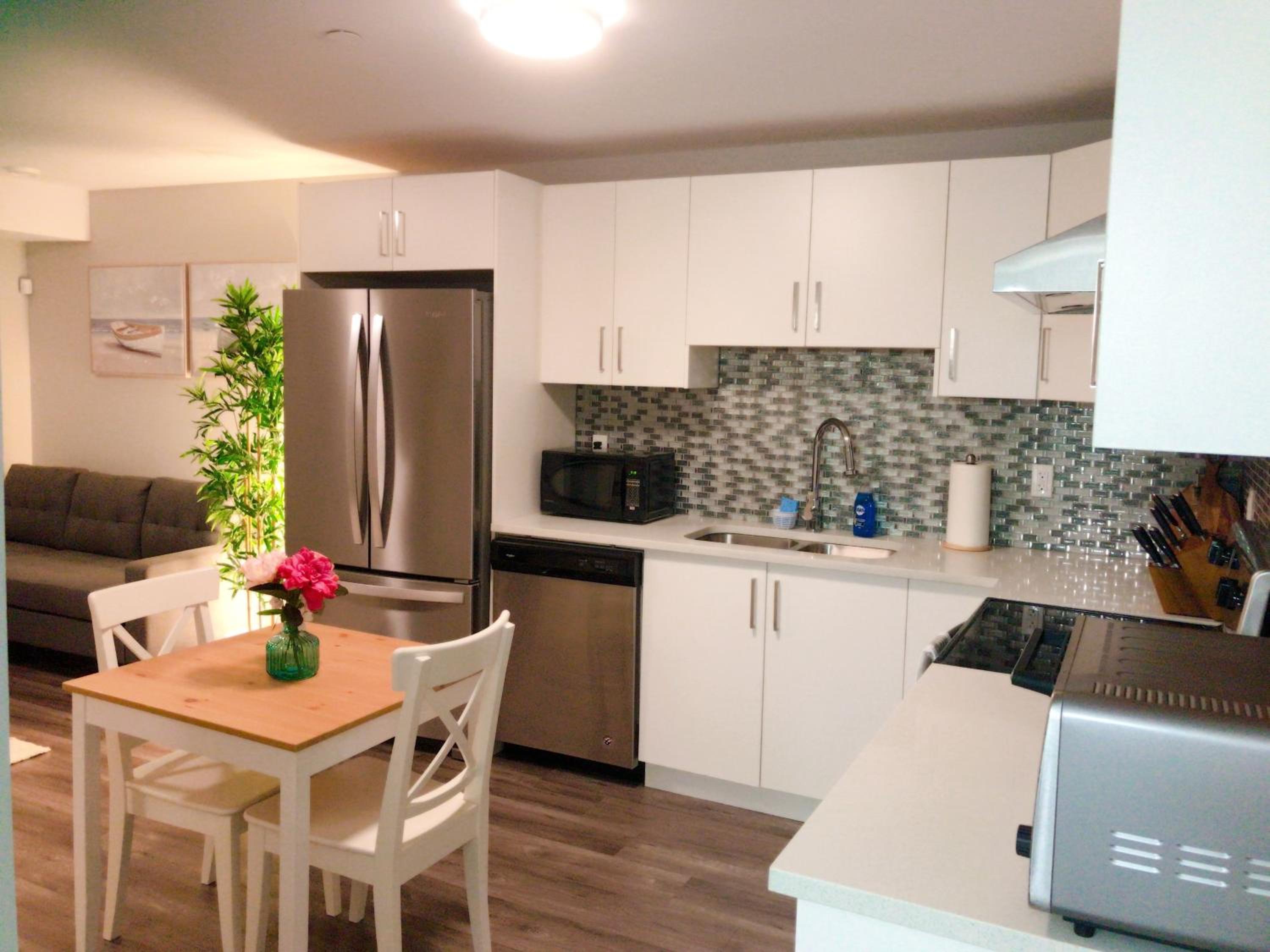 New Modern Guest Suit with Kitchen
