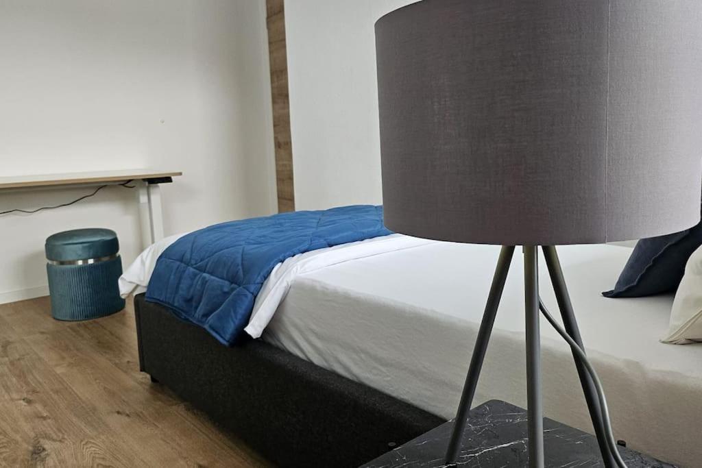 CASA8070 - Exklusive große Maisonette-Wohnung 91 qm für Familien, Gruppen, Geschäftsreisende, inklusive Parkplatz, WLAN, Kaffee und Tee, voll ausgestattet 