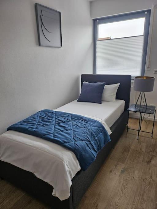 CASA8070 - Exklusive große Maisonette-Wohnung 91 qm für Familien, Gruppen, Geschäftsreisende, inklusive Parkplatz, WLAN, Kaffee und Tee, voll ausgestattet 