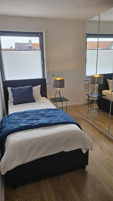 CASA8070 - Exklusive große Maisonette-Wohnung 91 qm für Familien, Gruppen, Geschäftsreisende, inklusive Parkplatz, WLAN, Kaffee und Tee, voll ausgestattet 