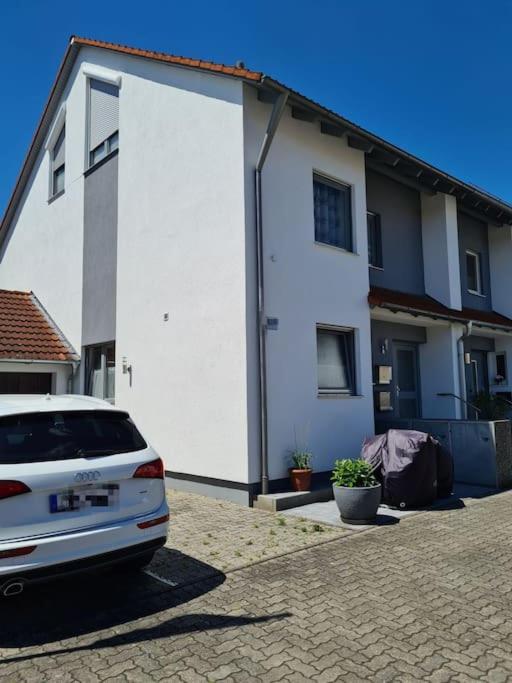 CASA8070 - Exklusive große Maisonette-Wohnung 91 qm für Familien, Gruppen, Geschäftsreisende, inklusive Parkplatz, WLAN, Kaffee und Tee, voll ausgestattet 