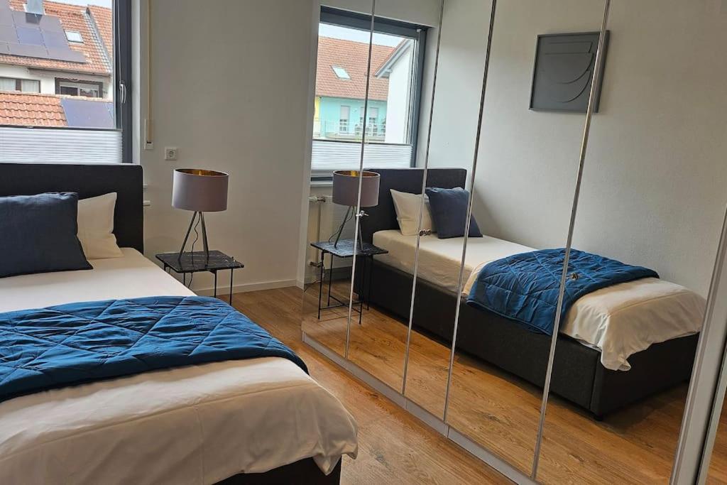 CASA8070 - Exklusive große Maisonette-Wohnung 91 qm für Familien, Gruppen, Geschäftsreisende, inklusive Parkplatz, WLAN, Kaffee und Tee, voll ausgestattet 