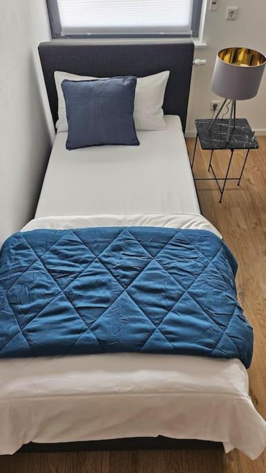 CASA8070 - Exklusive große Maisonette-Wohnung 91 qm für Familien, Gruppen, Geschäftsreisende, inklusive Parkplatz, WLAN, Kaffee und Tee, voll ausgestattet 