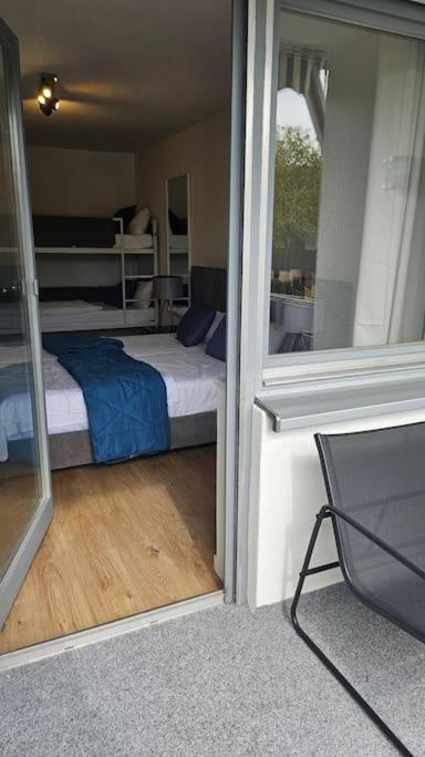 CASA8070 - Exklusive große Maisonette-Wohnung 91 qm für Familien, Gruppen, Geschäftsreisende, inklusive Parkplatz, WLAN, Kaffee und Tee, voll ausgestattet 