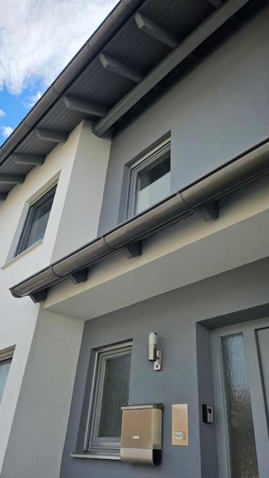 CASA8070 - Exklusive große Maisonette-Wohnung 91 qm für Familien, Gruppen, Geschäftsreisende, inklusive Parkplatz, WLAN, Kaffee und Tee, voll ausgestattet 