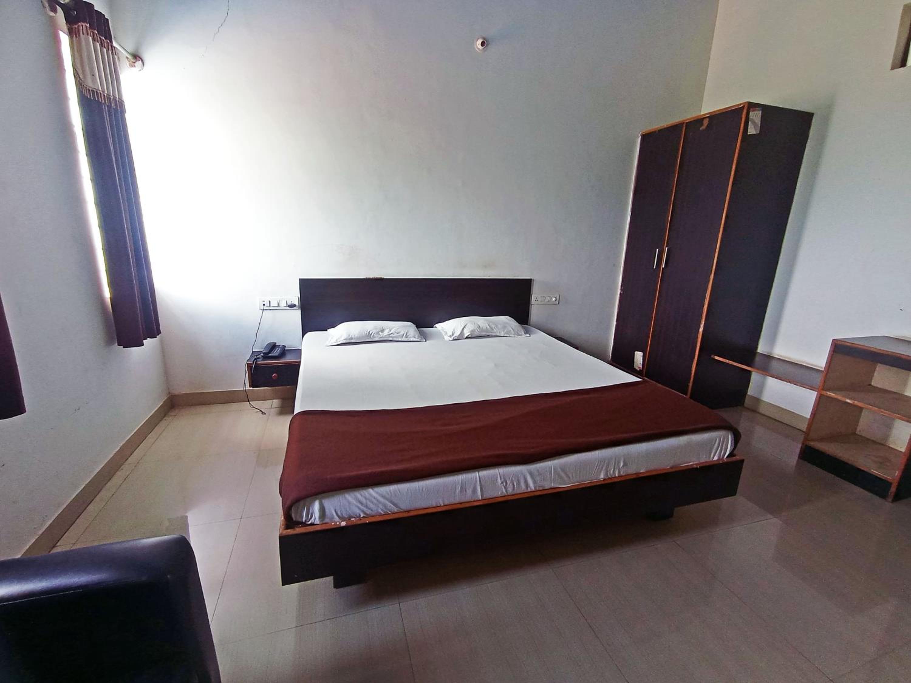 Savanur Deluxe Lodge