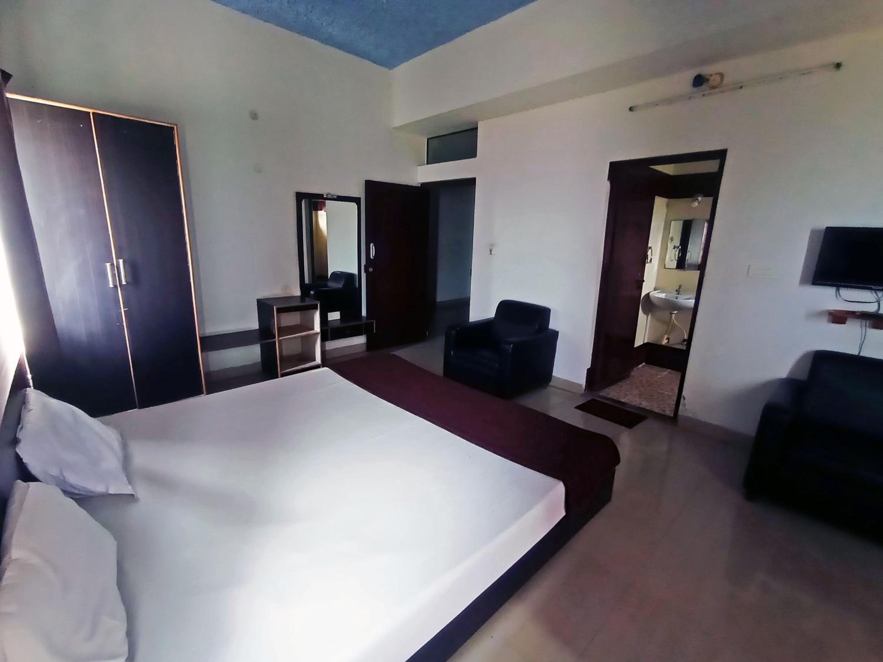 Savanur Deluxe Lodge