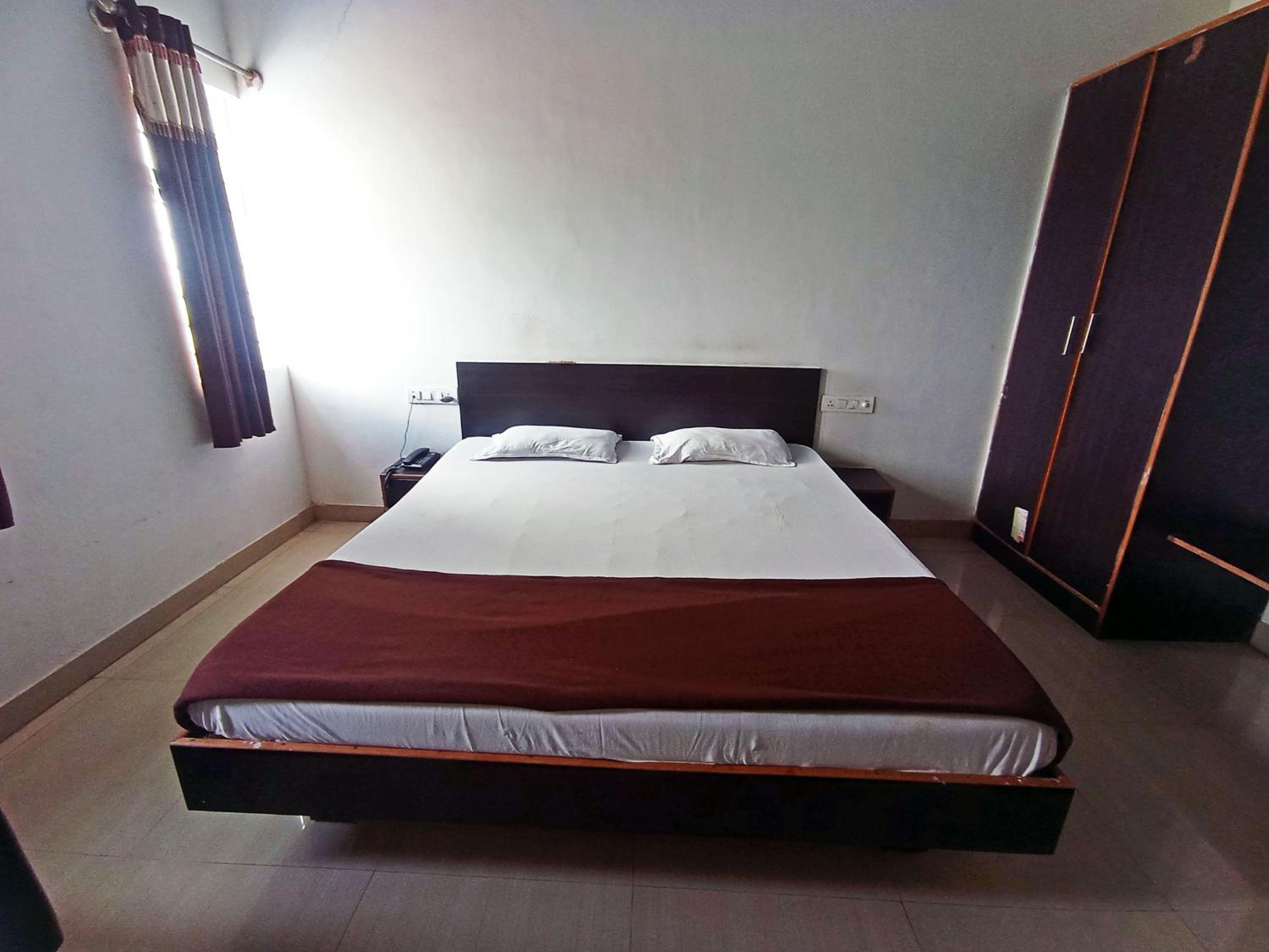 Savanur Deluxe Lodge