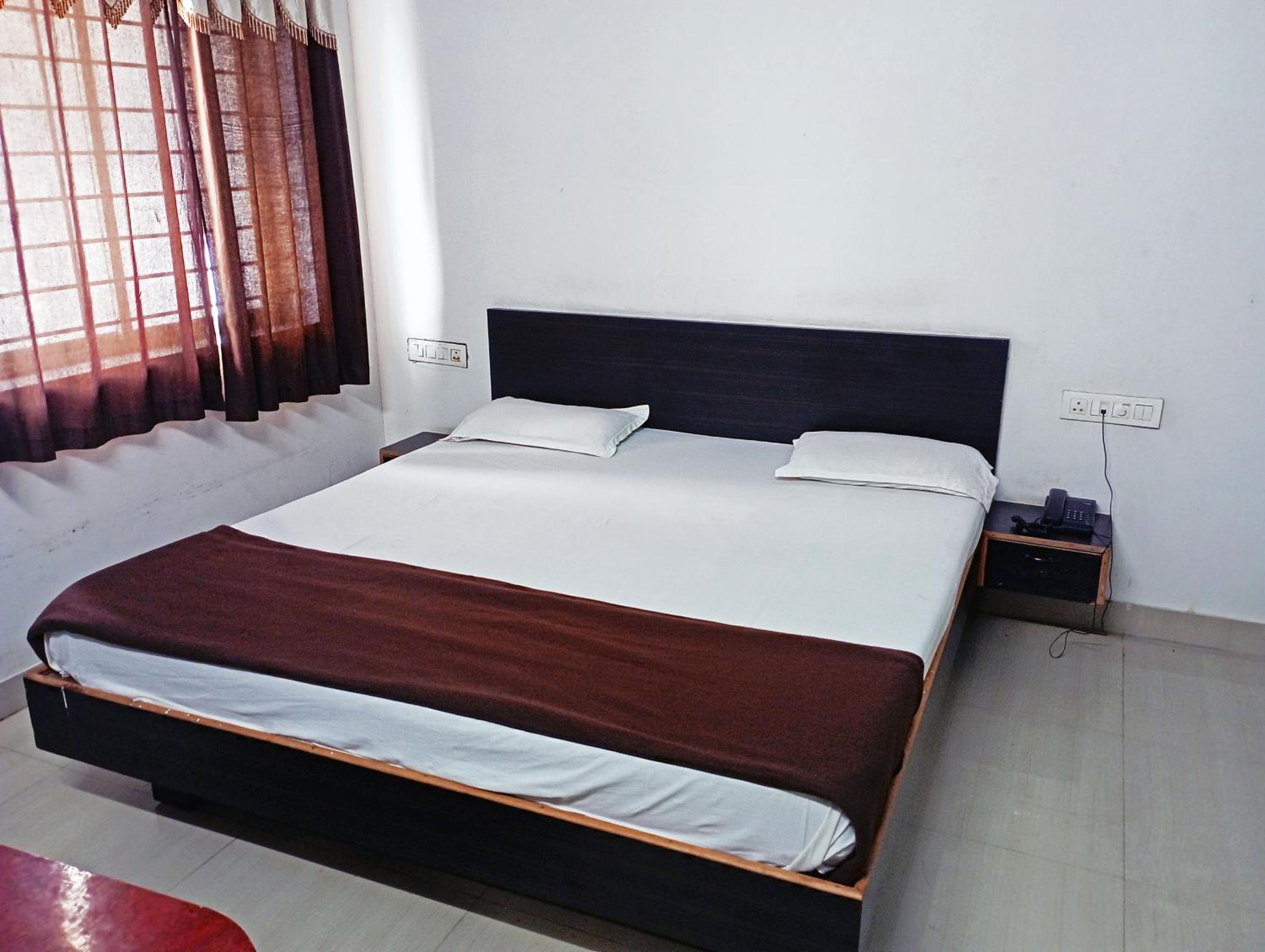 Savanur Deluxe Lodge