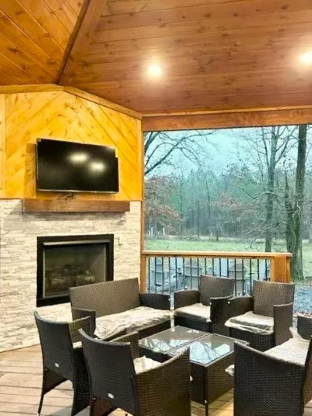 Shady Days Cabin Stylish 3BR Retreat with Hot Tub & Outdoor Kitchen - 5 Mins to Hochatown view 4