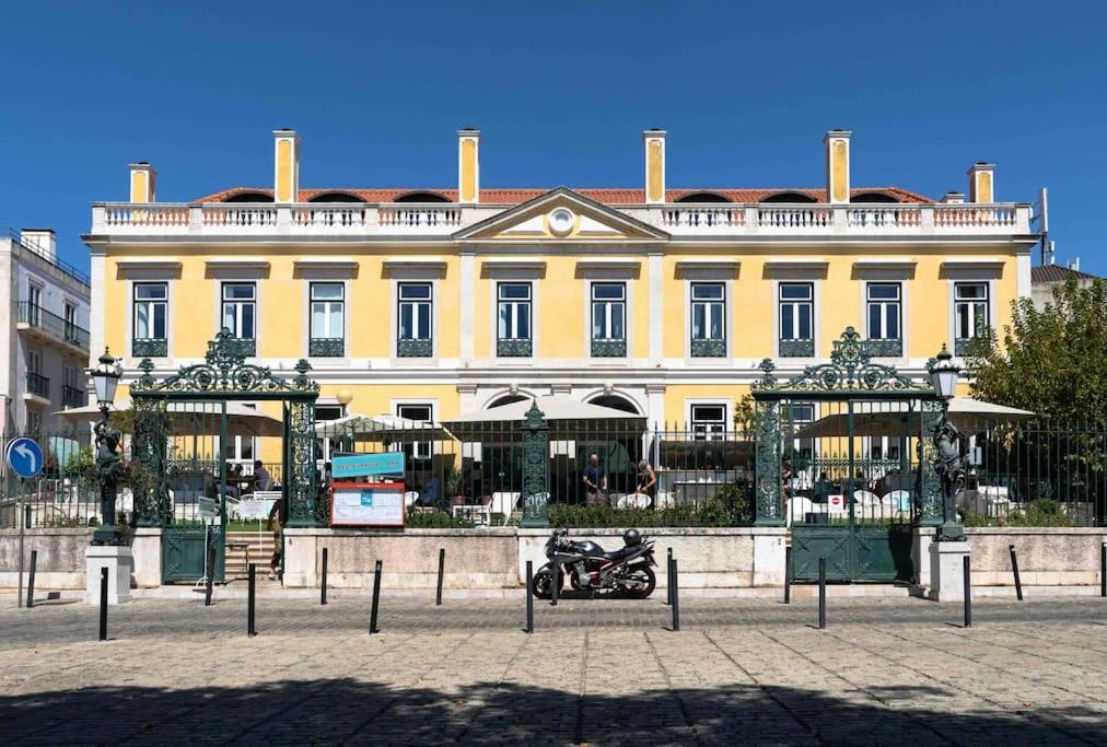 Historical 3 Bedroom Duplex Apartment in Lisbon view 4