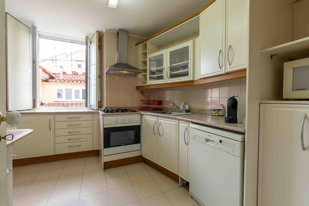 Historical 3 Bedroom Duplex Apartment in Lisbon view 5