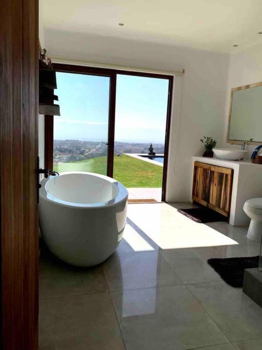Casa Mirador, gran vista a la ciudad y el mar