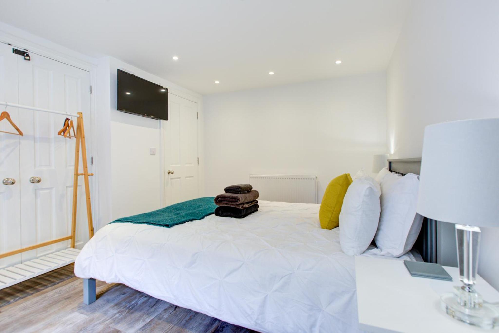 Luxury 2 Bed Apartment with Stunning Sea View Steps from Old Town and Dreamland, photo 10