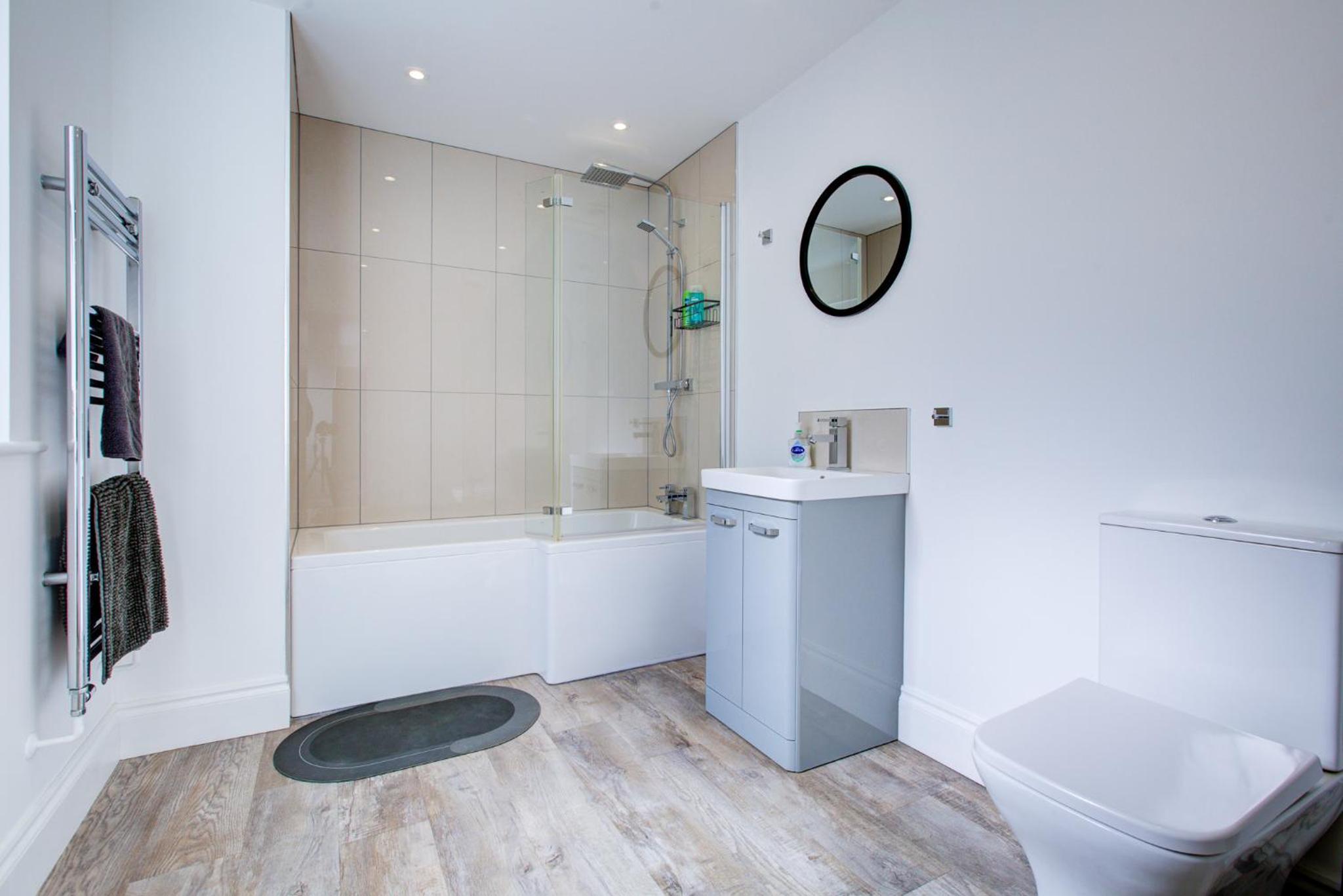 Luxury 2 Bed Apartment with Stunning Sea View Steps from Old Town and Dreamland, photo 37